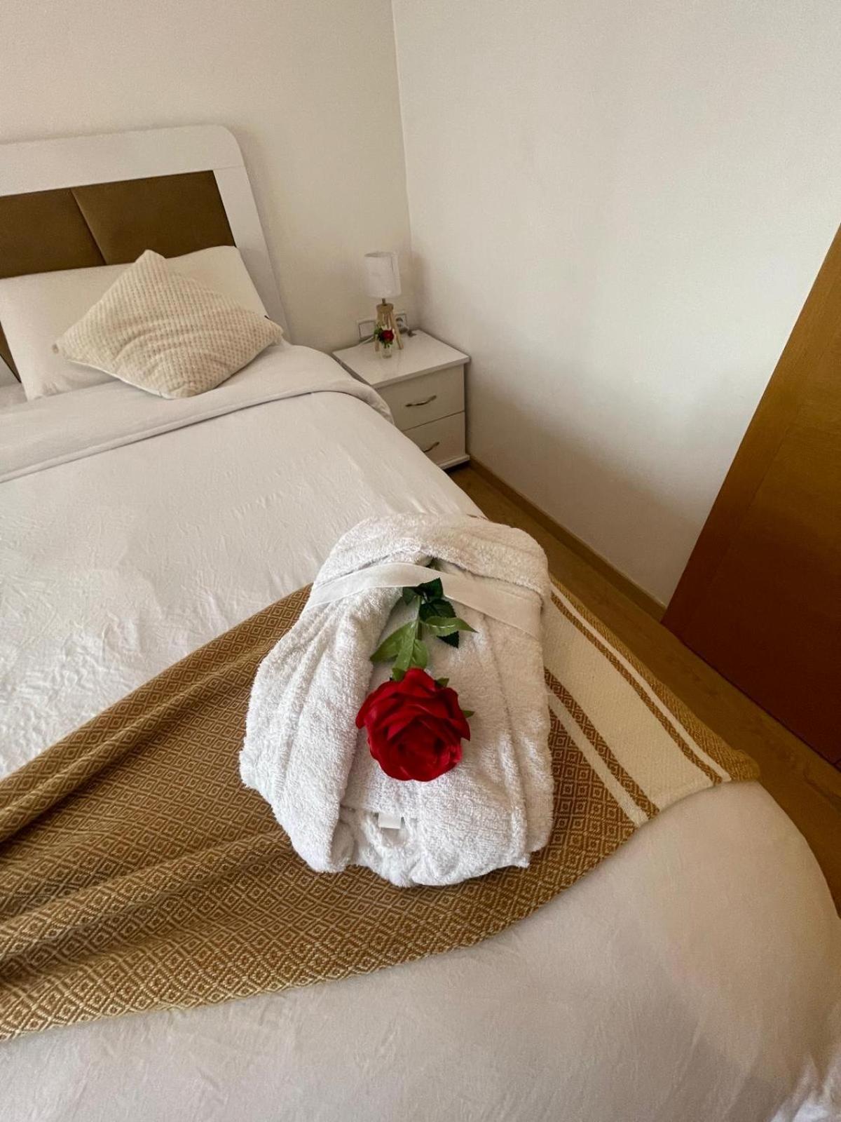 Appartement De Luxe Avec Jardin Vue Sur La Piscine Golf Securise 24H Sur 24 A 5 Minutes De L Aeroport Marraquexe Exterior foto
